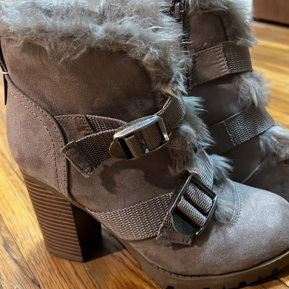 Heel Booties with faux fur trim - Picture 3 of 4